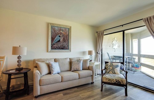 Oceanmarsh Subdivision Apartment | Ocean-view Island Condo w/Pool: Pets Welcome!