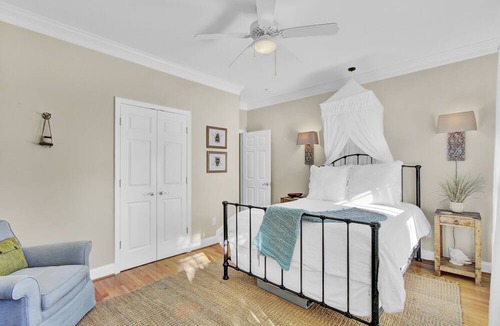 Sunset Point House | 4 Bed Townhouse with Fantastic Location and River Views!