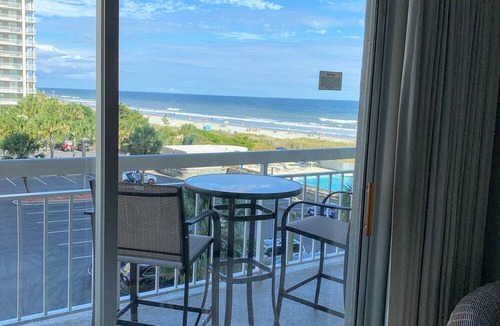 Arcadian Shores Condo | South Hampton 9820