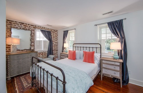 French Quarter Cottage | Charming mid 1700s Kitchen House