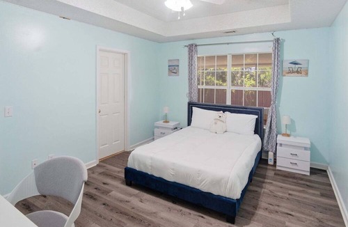 Savannah House | 3br Savannah Home Sleeps 5 Near Historic District 3 Bedroom Home