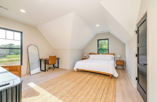 Mount Mourne Apartment | Energetic Lakeview Loft