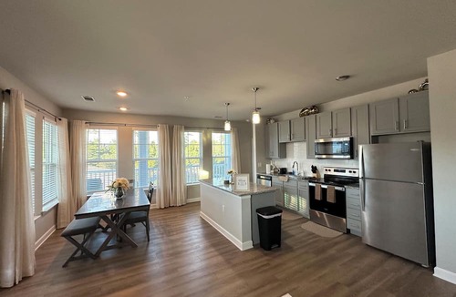 Summerville Apartment | Charming 2-bedroom apartment in delightful Summerville with WiFi, AC