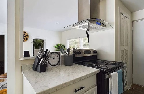 Rosewood Apartment | Elegant apartment in historic Rosewood. 10 minutes from Downtown Columbia.