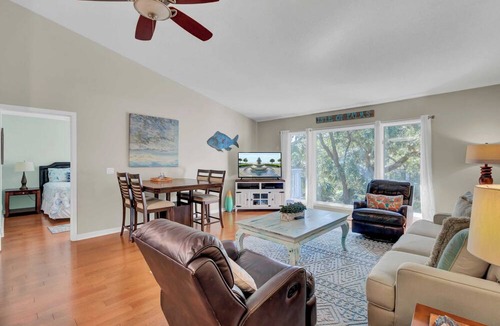 Isle of Palms Cottage | 36 Lagoon Villa by Avantstay Fishing Dock, Views