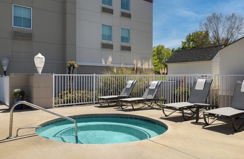 Myrtle Beach Hotel | Holiday Inn Express Myrtle Beach-Broadway at the Beach by IHG
