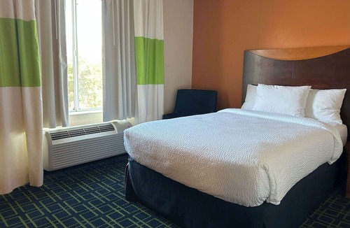Cape Fear Hotel | Country Inn & Suites by Radisson, Fayetteville I-95, NC