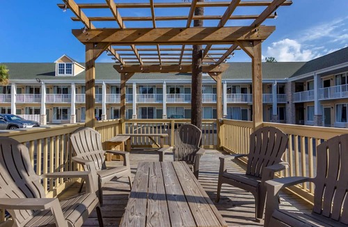 Pawleys Island Hotel | Baymont by Wyndham Pawleys Island