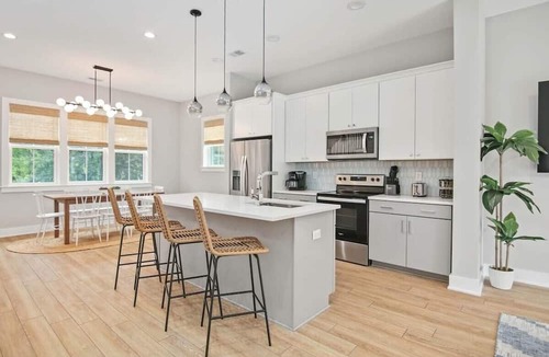 Mount Pleasant House | Sincerely Shem- 7 min to Beach and Downtown CHS