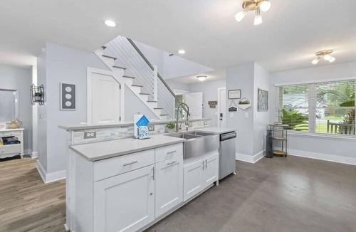 Mount Pleasant House | The Costal Haven - 5 Min Beach, 15 Min to DT