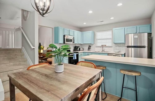 Charleston House | Boho Soco- 8 Mins to Credit One, 20 Mins to Dtwn