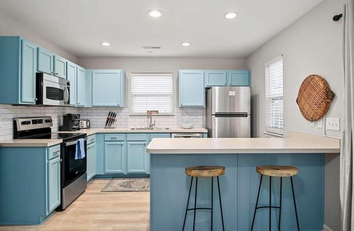 Charleston House | Boho Soco- 8 Mins to Credit One, 20 Mins to Dtwn