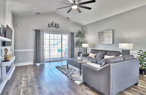 Central Myrtle Beach Apartment | Luxury 3BR Golf Resort Condo With Digital Concierge, Pool, Near Beach