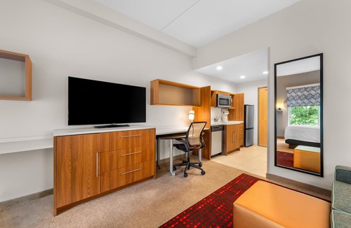 Executive Park Hotel | Home2 Suites by Hilton Charlotte Airport