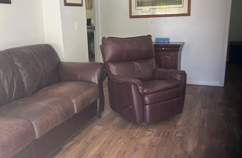 Rosewood Apartment | Masters themed 1 KING bed 1 bath apartment Columbia SC Superhost