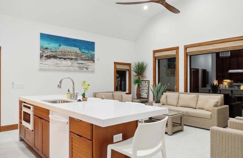 Cannonborough Elliotborough Condo | Vacation Villa 5 mins to King St ‘California Palm’