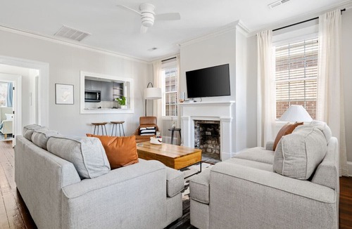Cannonborough Elliotborough Apartment | Suite Retreat on Coming Street ^ Walk Everywhere!