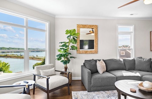 Mount Mourne Condo | Point of View by SoCharm | Luxury Lakefront Condo | Deck | Sleep 6