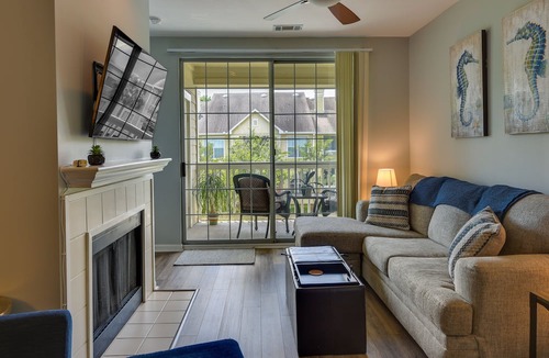 Seaside Farms Condo | Mount Pleasant Condo w/Pool & Bikes: Near Beach!