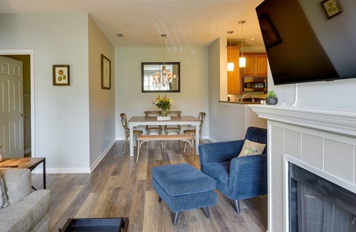 Seaside Farms Condo | Mount Pleasant Condo w/Pool & Bikes: Near Beach!