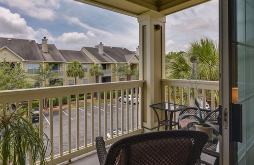 Seaside Farms Condo | Mount Pleasant Condo w/Pool & Bikes: Near Beach!