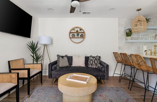Cannonborough Elliotborough Apartment | Beautiful Penthouse Condo Just Steps to King