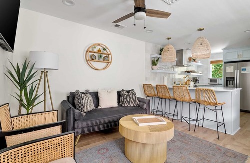 Cannonborough Elliotborough Apartment | Beautiful Penthouse Condo Just Steps to King