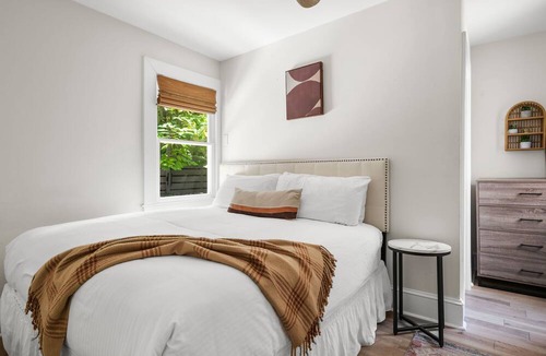 Cannonborough Elliotborough Apartment | Beautiful Ground Floor Condo Just 1 Block to King