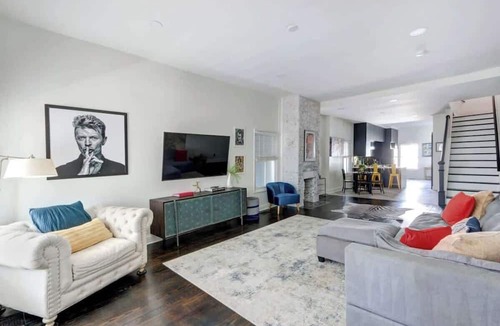 Dixon Park Apartment | Yellow Door Inn, Modern | Dog-Friendly | Mini Golf!
