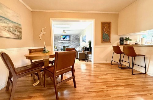 Wilmington House | Sweet Escape is 3 miles to Wrightsville Beach & 8 miles to Downtown Riverfront~