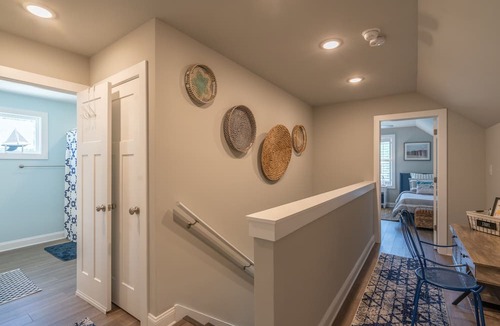 Shallotte House | Auntie's Cottage - 4BR/3BA -10 Min to OIB & Sunset Beach - Porch + BBQ -Sleeps 8