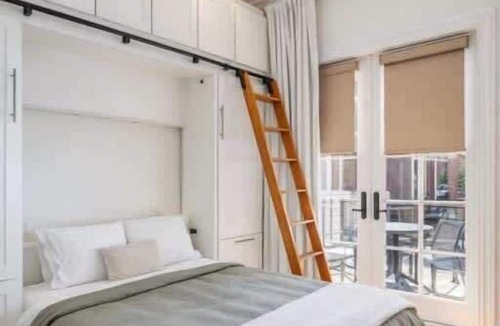 Harleston Village Apartment | Heart of King St · Charming Condo· Private Balcony