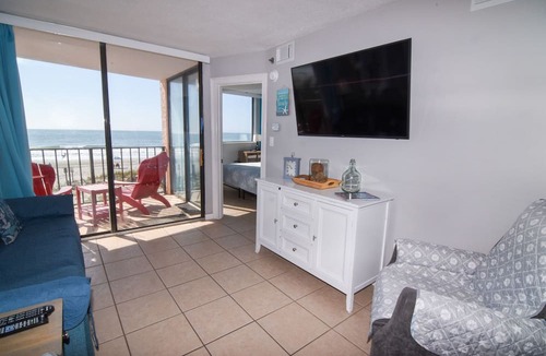Crescent Beach Condo | Short stays. 20% off 7 nights thru Aug. or 15% off 3-6 thru Aug.