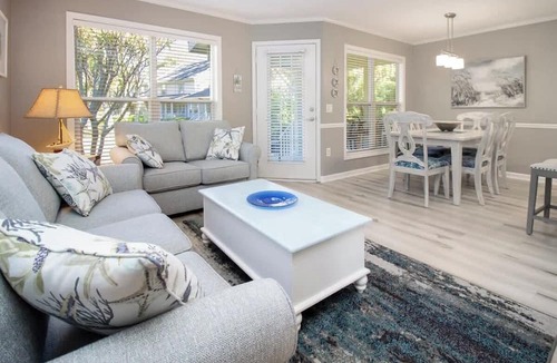 The Cottages Condo | Relaxing Retreat w/Golf View & Pool, Hilton Head