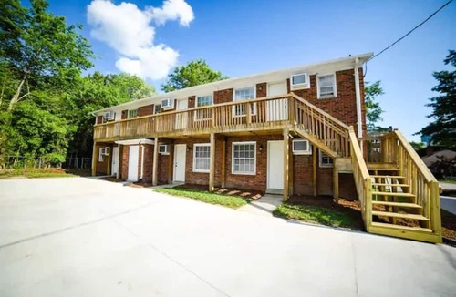 Greensboro Apartment | Beautiful apt Downtown perfect for long term stays