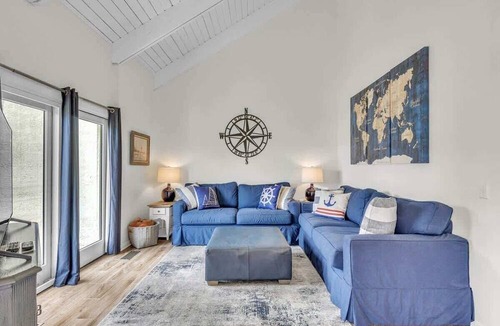 South Beach Condo | Luxury Waterfront Villa w/Dock on Hilton Head