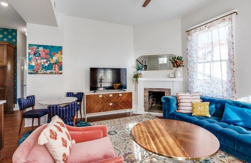 Metropolitan Apartment | High Style, Fun Decor, Awesome Location! 117D by Forsyth Park