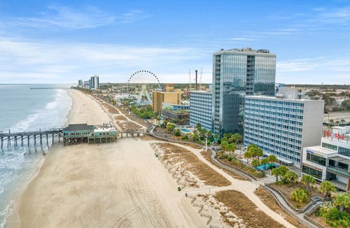 Myrtle Beach Apartment | D · Modern 4BR Central Near Beach & Pier King Beds #D