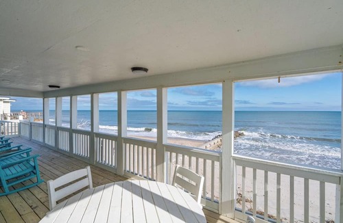 Edisto Island House | The Sandy Pineapple! Direct Edisto Beach oceanfront with 4 bedrooms and 2 baths