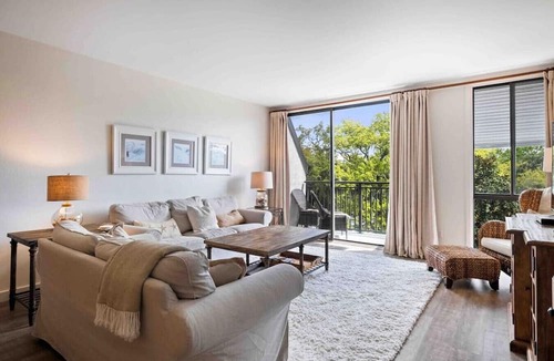 Harbour Town Condo | Luxury Penthouse in the Heart of Harbour Town