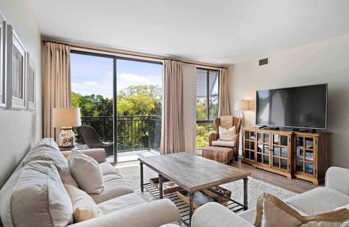 Harbour Town Condo | Luxury Penthouse in the Heart of Harbour Town
