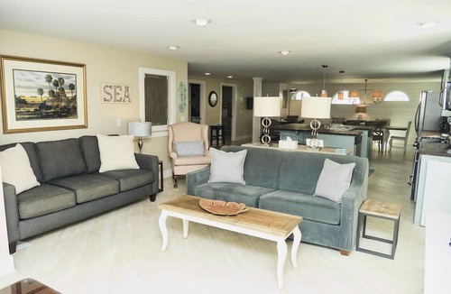 Tybee Island House | Steps to the Ocean, free parking, elevator, sleeps 19.
