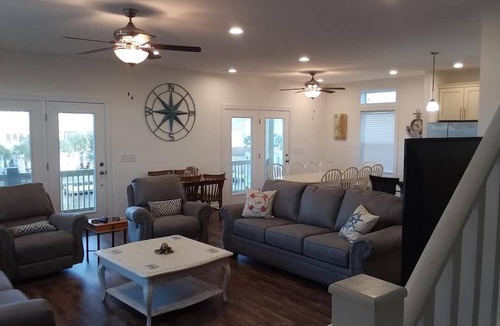 Surf City House | Water Lovers Paradise! New 6 br 4 ba boat ramp and dock on canal. Near ocean