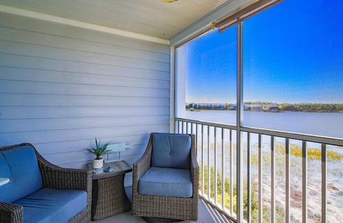 Folly Beach Condo | Renovated Folly Beach Condo w/Community Pool, River Views and Short Walk to Beach & Downtown