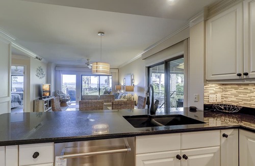 South Beach Condo | 1851 Beachside Tennis - Gorgeous Vies of Calibogue Sound!