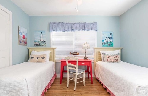 Tybee Island House | Little House | Pet Friendly Cottage + Easy Walk to the Sand!