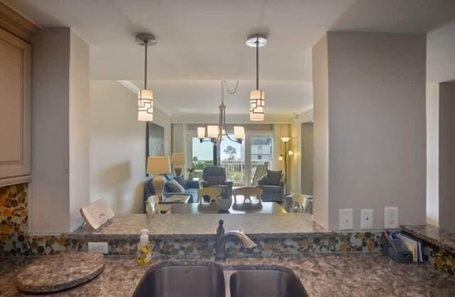 Hilton Head Island Condo | Shorewood 437 - Freshly Updated Ocean & Pool View