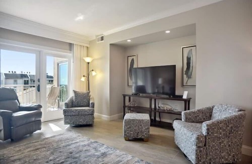 Hilton Head Island Condo | Shorewood 437 - Freshly Updated Ocean & Pool View