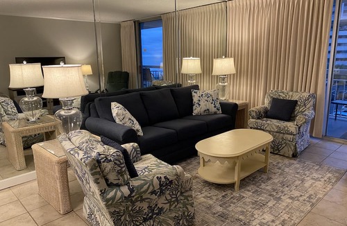 Arcadian Shores Condo | South Hampton 305-Bathrooms Recently Updated