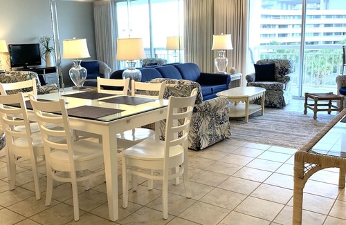 Arcadian Shores Condo | South Hampton 305-Bathrooms Recently Updated